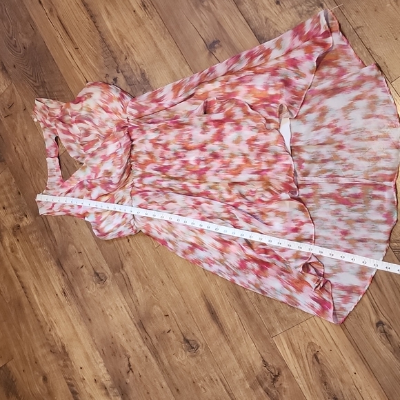 Bisou bisou surplice dress - Picture 12 of 12